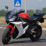 Bérmotor: YAMAHA R1 Bérmotor: YAMAHA R1